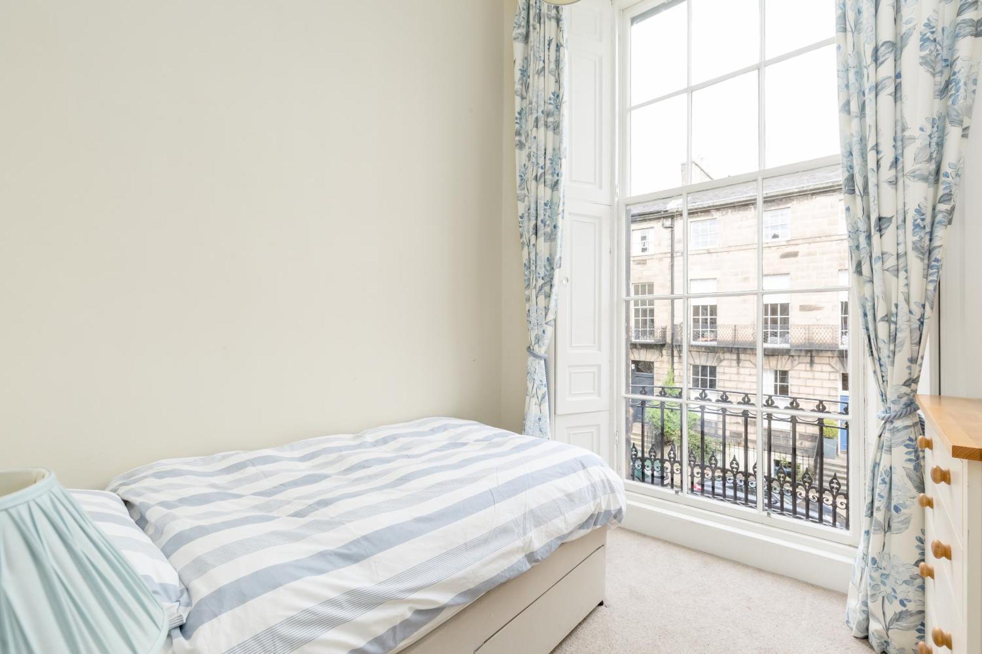 Light And Spacious 2 Bedroom Flat In Heart Of Edinburgh Edimburgo Exterior foto